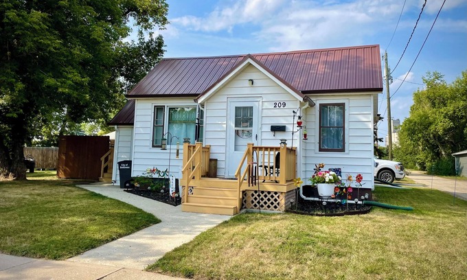 Bottineau Casa | Oak Creek Granary