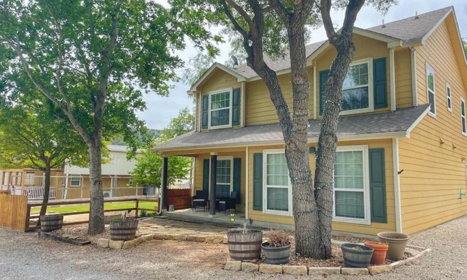 New Braunfels Casa | Oak Creek Haus
