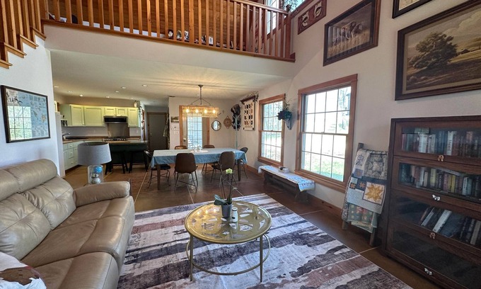 Decorah Casa | Oak Hill Retreat