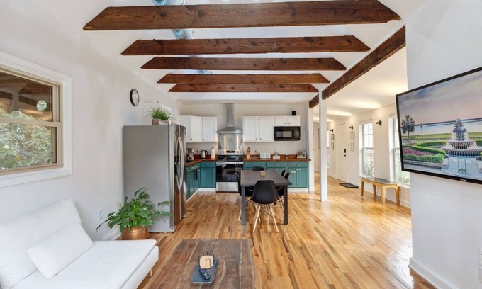 Westside Casa | Oak House Charleston 3BR 2B in downtown. Enjoy peacefulness, history & comfort.