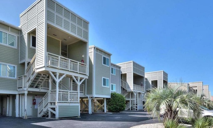 Caswell Beach Casa | Oak Island Beach Villa 107- Stars & Seas
