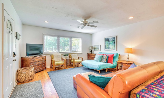 Long Beach Cabaña | Oak Island Cottage: Minutes to Long Beach!