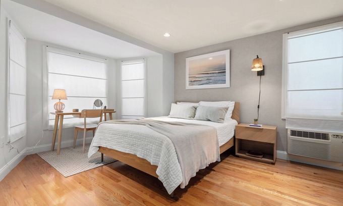Newburyport Apartamento | Oak Suite at The Hygge House