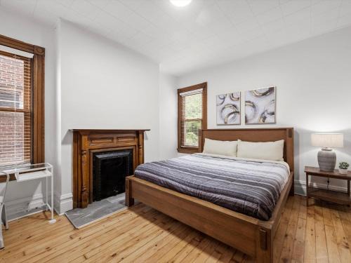 South Oakland Casa | Oakland, Pittsburgh !D Modern and Stylish Private Bedroom with Shared Bathroom