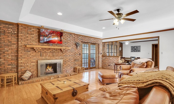 Vernon Casa | Oaklawn Retreat -4BR -Sleeps 10