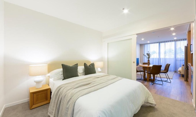 Phillip Apartamento | Oaks Canopy - Boutique 1 & 2 BR Apartments