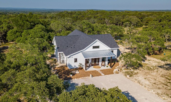 Spring Branch Casa | Oaks Ranch- Gorgeous Home near Guadalupe River State Park