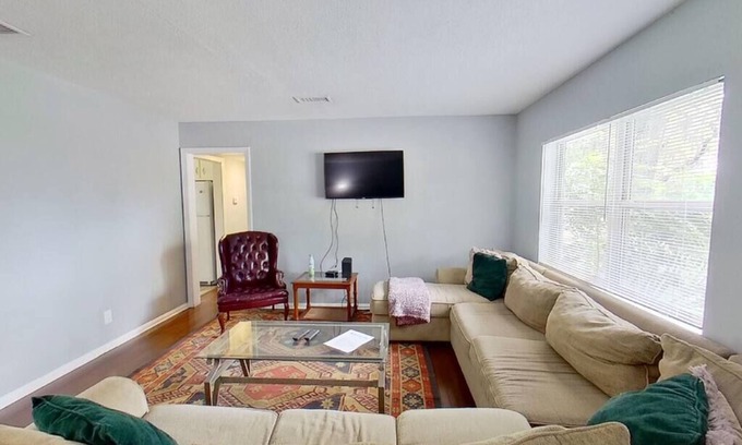 Hyde Park Casa | ~Oakshade Oasis Sleeps 12 ADA-Friendly Ramp~