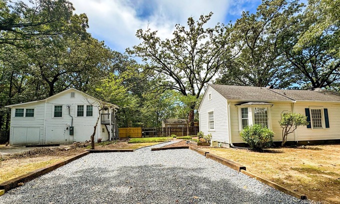 Mount Berry Casa | Oakwood Retreat PLUS Carriage House- Sleeps 12