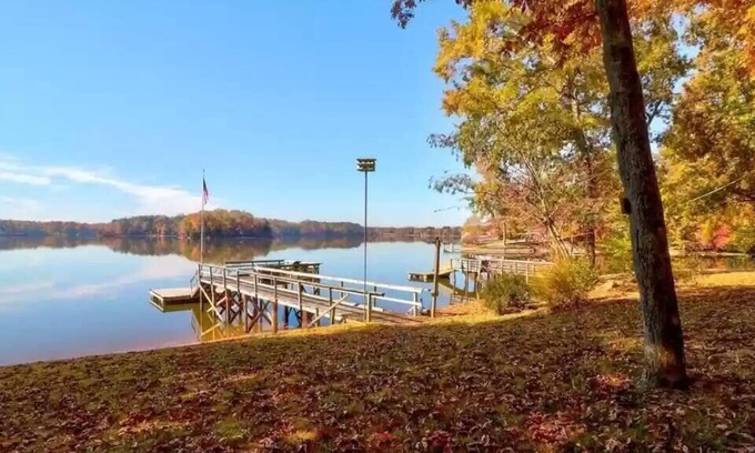 Southmont Casa | Oar House - Lakefront, Pier, Boat Ramp & Fire Pit