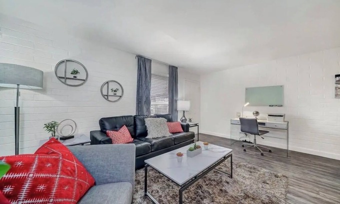 Encanto Apartamento | Oasis 1Bd/1Ba Retreat w/ Gym & Firepit!