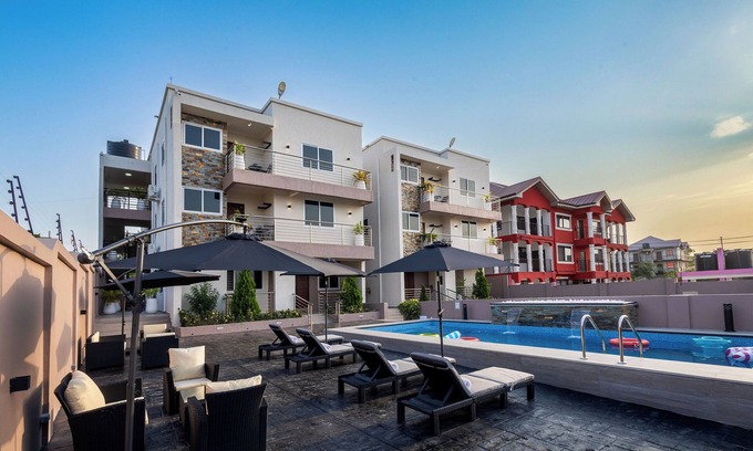 Sekondi-Takoradi Apartamento | OASIS 2: Stylish 2BR with premium finishes, custom décor & stunning views.