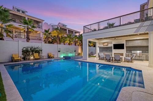 Crystal Beach Casa | Oasis at Park Row