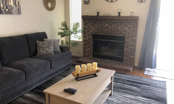 Pumpkin Center Casa | Oasis Charming 3-bedroom house in pleasant Bakersfield with WiFi, AC