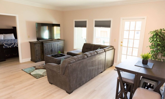 South Shore Condominio | Oasis Condo at Viera Lake Las Vegas with 4 beds!