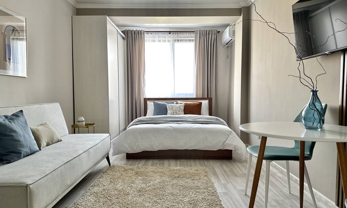 Almaty Apartamento | "Oasis" cozy studio with mountain view, WiFi and AC in Almaty