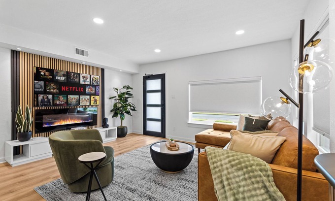 Oak Cliff Casa | Oasis in Bishop Arts for Groups sleeps 16