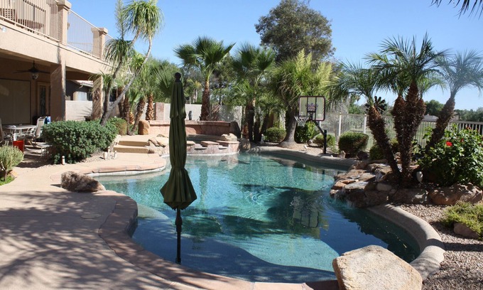 Superstition Springs Casa | Oasis en el desierto! Piscina, jacuzzi, putting chipping green, bar al aire libre.