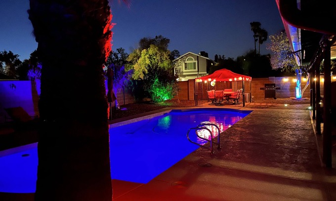 Alta Mesa Community Association Casa | Oasis in the Desert with 30,000 Gallon Heated Diving Pool & Hot Tub No Heat Fees