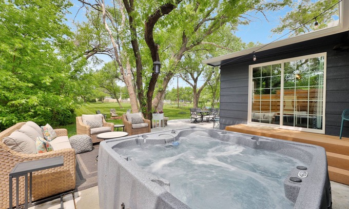Greenwich Casa | Oasis, new spa, indoor-outdoor dream