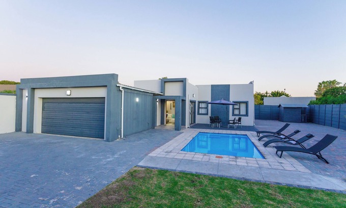 Bloubergstrand Villa | A boutique holiday style accommodation ( Villa )