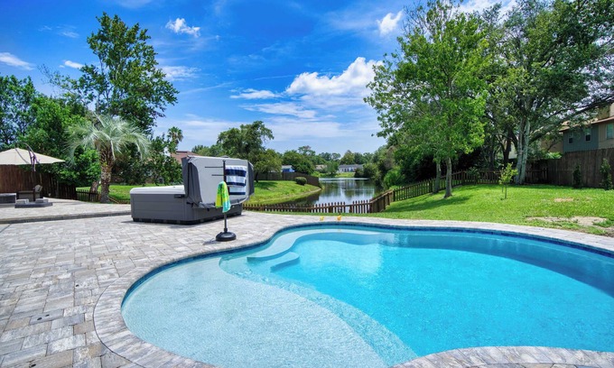 Arlington Casa | ~Oasis Pearl Sleeps 8 Heated Pool & Spa~