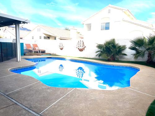 Las Vegas Casa | Oasis pool house, optional pool heater