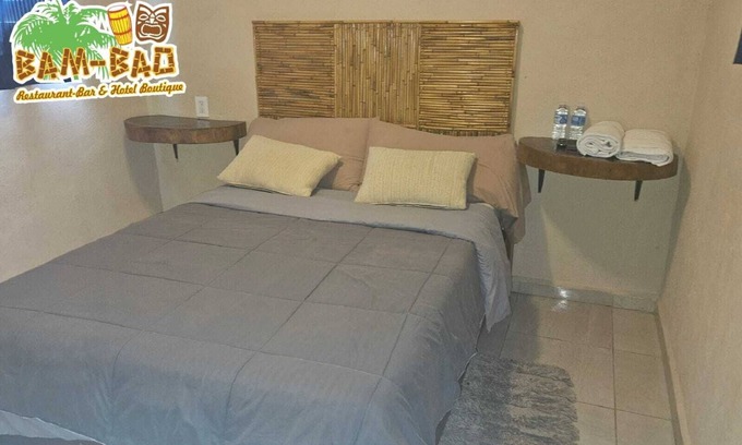 Boulevard Barra Vieja Hotel | Oasis room, double bed, access to Acapulco Diamante beach, breakfast included.
