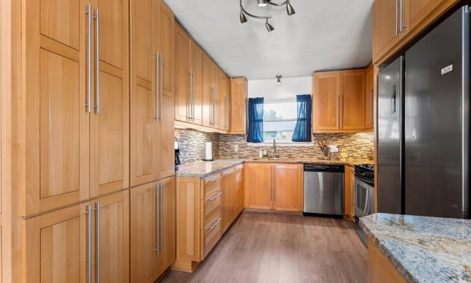 Anderson Mill Casa | Oasis w Huge Pool & BBQ Patio