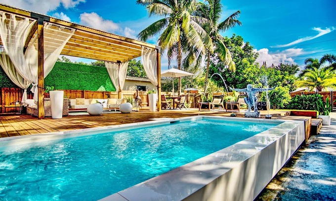South Middle River Casa | Oasis with Insane Outdoor Area Near Wilton Manors