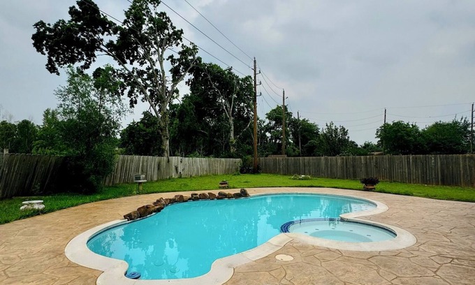 George Bush Park/Eldridge Casa | Oasis with Pool and Jacuzzi