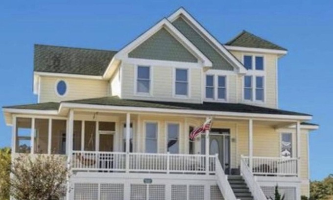 Buck Island Casa | OBX Corolla- Private Gated Community, Hot Tub, Man Cave, Turtle Pond, Beach