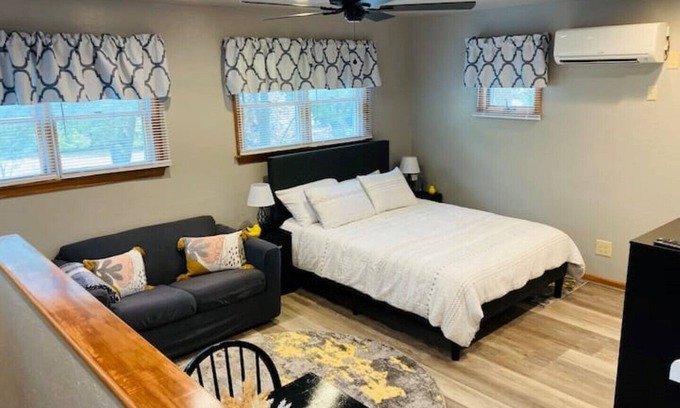 Kill Devil Hills Apartamento | OBX gem, private studio, couple's nest!