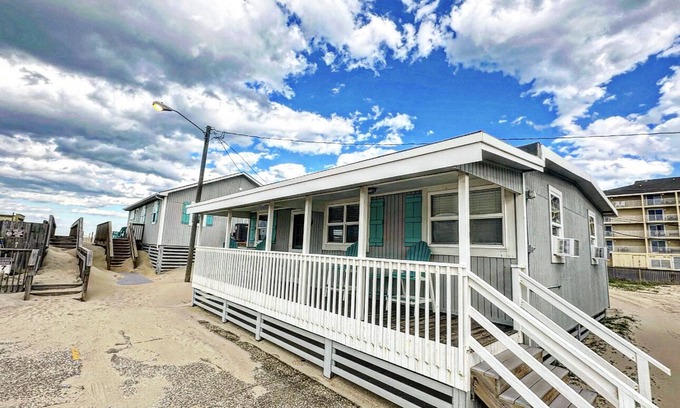 Nags Head Cabaña | OBX Ocean Cottage 6 - Steps to beach