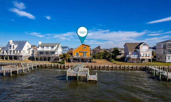 Nags Head Casa | OBX soundfront, private pier, 5 min to beach, easy to kayak & paddleboard
