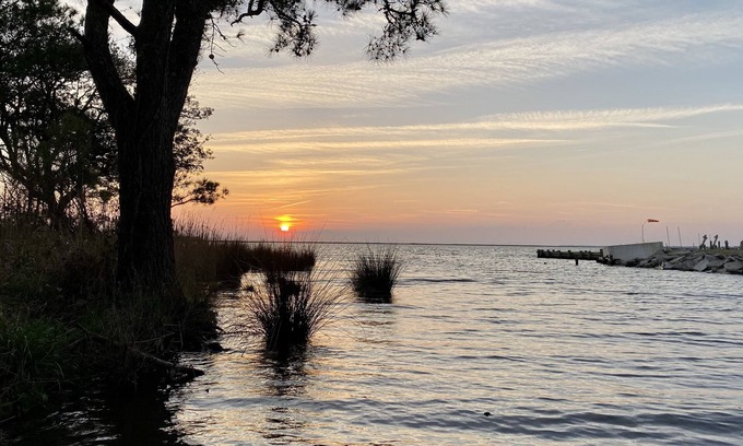 Colington Condominio | OBX Sunset Lovers ! 2 Bed/2 Bath Soundside Condo with Canal View