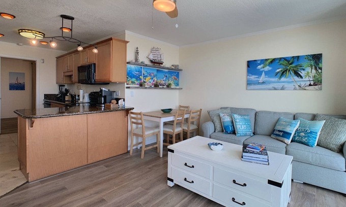 Mission Beach Condominio | Ocean, Bay, Downtown, and City view Condo. Few steps from the ocean.