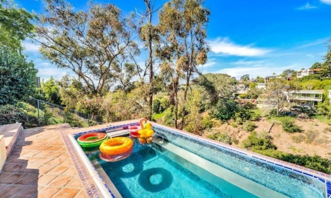 Mission Hills Casa | Ocean+Bay View large home with Pool+Jacuzzi+Sauna+Game Room+Movie Room+12 Beds