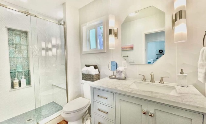 Point Loma Heights Casa | Ocean Beach 2 Bedroom 2 Bath with Parking and BBQ