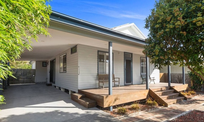 East Corrimal Casa | Ocean Blue Escape Beachside Living Granny Flat