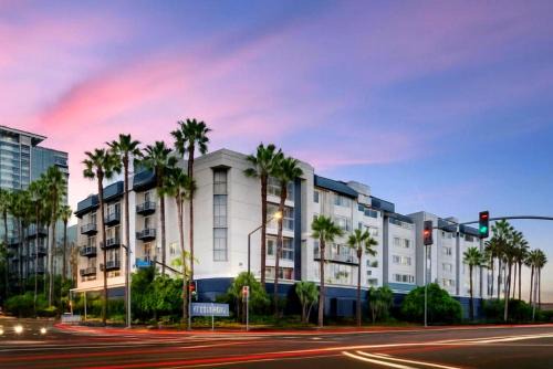 Marina del Rey Apartamento | Ocean Breeze - Marina del Rey Suites with Pool, Gym & Hot Tub