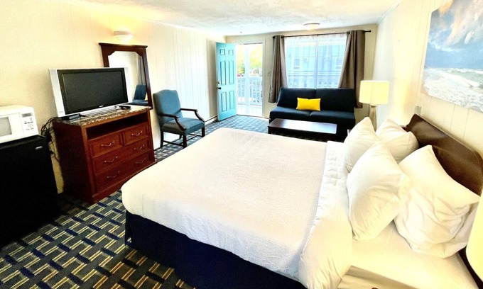 South Yarmouth Hotel | Ocean Breeze Motel - Standard Queen