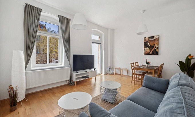 Plauen Apartamento | 3 room bright old building - near TU & center | Nulana Holiday Homes in Dresden