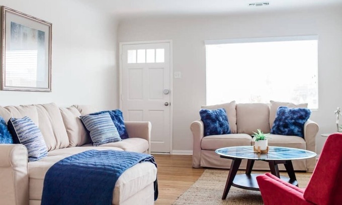 Coastal San Pedro Casa | Ocean Breezey * Gated Front Yard * Washer Dryer * AC