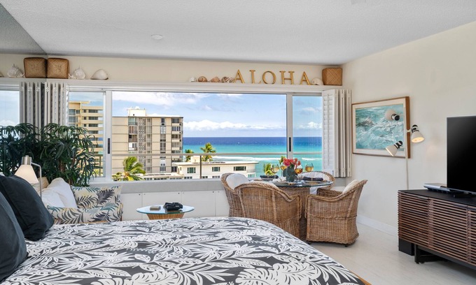Diamond Head - Kapahulu - St. Louis Condominio | ¡Vistas al océano y Diamond Head desde el extremo tranquilo de Waikiki Beachfront!