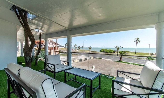 Bay Area Casa | Ocean Drive Splendor Awaits
