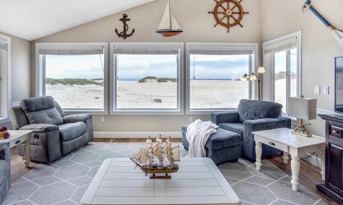 Bayshore Casa | Ocean Front 2BR, 2BA Home! Dog Friendly! Walk Out to the Ocean!