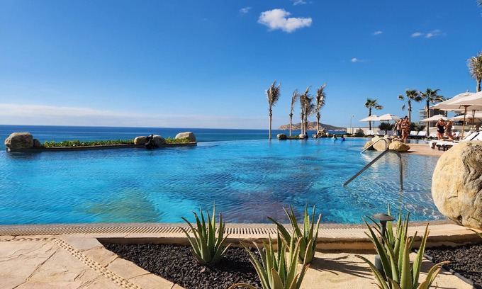 San Jose del Cabo Complejo | Ocean Front 3 Bdrm Penthouse at the beautiful Villa La Valencia.