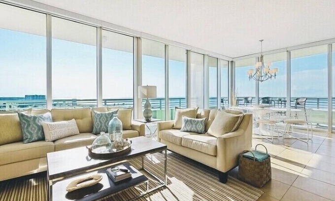 Biloxi Condominio | Ocean Front, Amazing Balcony with Floor to Ceiling Windows. Sunsets & Sunrise.