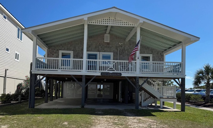 Sunset Beach Cabaña | OCEAN FRONT CHARMING 4BD/2BA COTTAGE. Close to stores and pier! INCLUDES LINENS